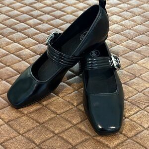 Elegant Black Women's Flats